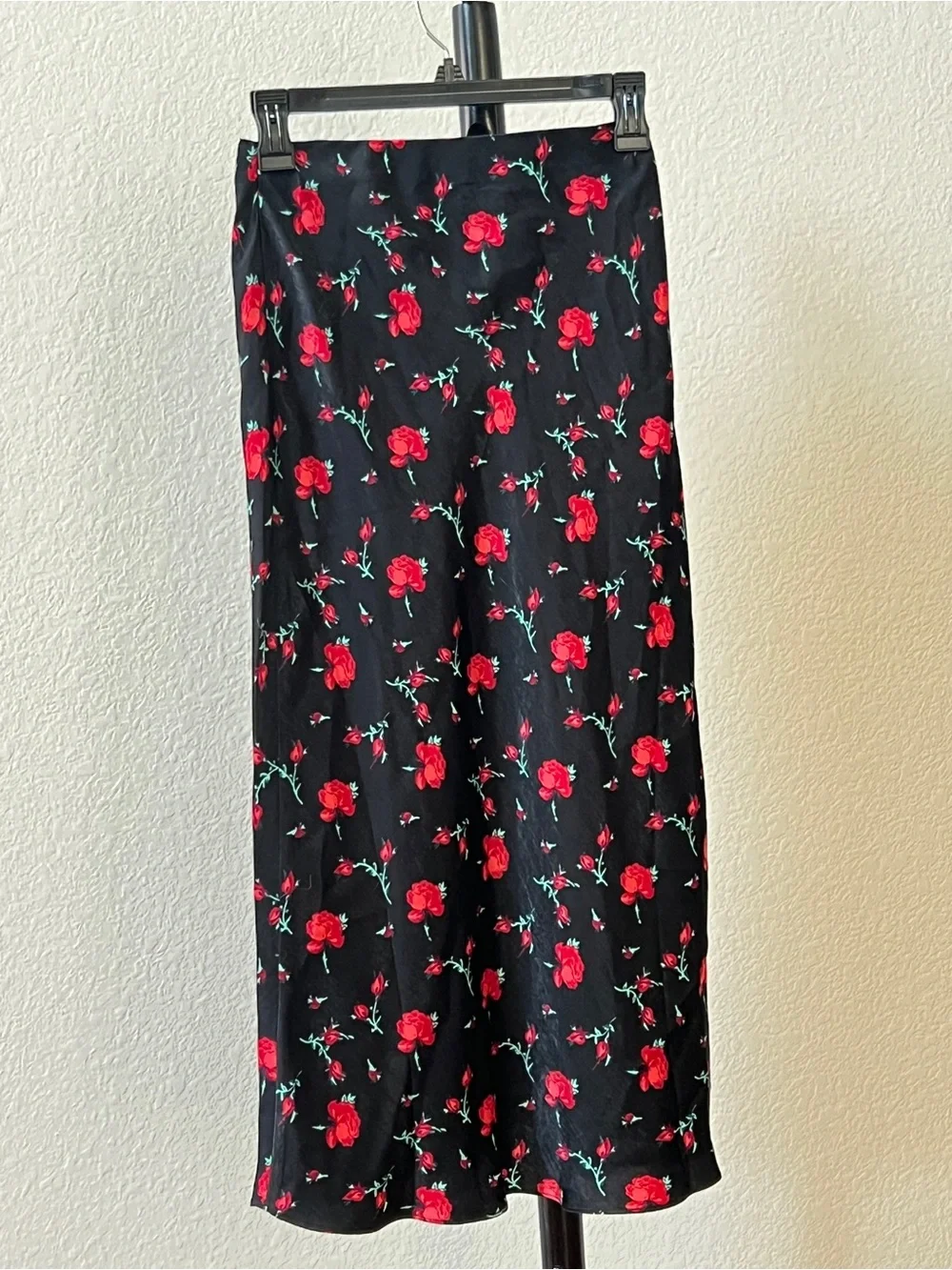 Vintage 90s Y2K Black A-Line Maxi Skirt with Red Rose Print